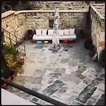 אורחן Serinn House