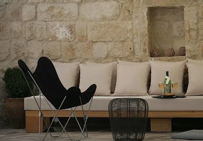 Πανδοχείο Serinn House